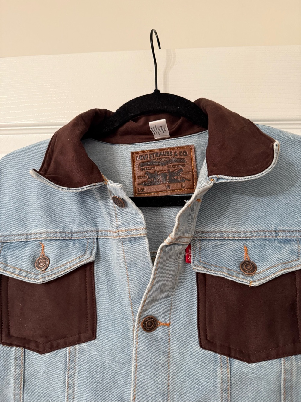 Levi's Light Blue Denim Jacket with Brown Pockets & Collar